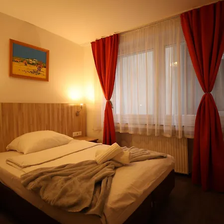 Paris Hotel 3*